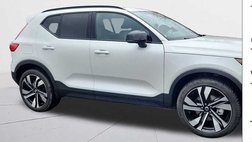 2025 Volvo XC40 B5 Plus Dark Theme