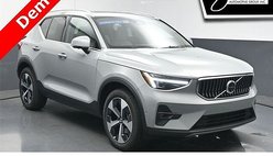 2025 Volvo XC40 B5 Plus Bright Theme