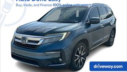 2020 Honda Pilot Touring w/Rear Captain's Chairs