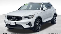 2023 Volvo XC40 B5 Plus Bright Theme