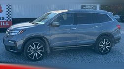 2022 Honda Pilot Touring w/Rear Captain's Chairs
