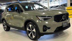 2023 Volvo XC40 B5 Plus Dark Theme