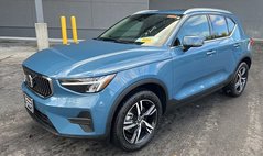 2025 Volvo XC40 B5 Core Bright Theme