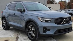 2023 Volvo XC40 B5 Plus Dark Theme