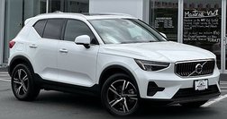 2025 Volvo XC40 B5 Core Bright Theme