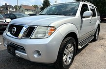 2011 Nissan Pathfinder LE
