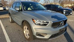 2022 Volvo XC40 T5 Momentum