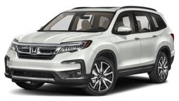 2022 Honda Pilot Touring w/Rear Captain's Chairs