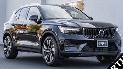 2025 Volvo XC40 B5 Plus Bright Theme