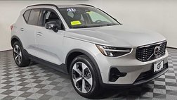 2023 Volvo XC40 B5 Plus Dark Theme