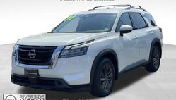 2022 Nissan Pathfinder SV