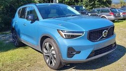 2024 Volvo XC40 B5 Ultimate Dark Theme