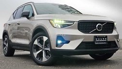 2023 Volvo XC40 B5 Plus Dark Theme