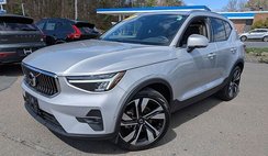 2023 Volvo XC40 B5 Plus Bright Theme