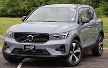 2023 Volvo XC40 B5 Plus Dark Theme
