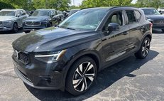 2023 Volvo XC40 B5 Plus Dark Theme