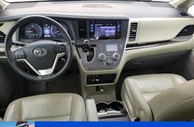 2017 Toyota Sienna XLE Premium 8-Passenger
