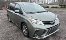 2019 Toyota Sienna XLE 7-Passenger FWD with Auto-