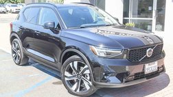 2025 Volvo XC40 B5 Plus Dark Theme