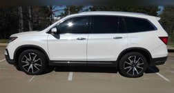 2019 Honda Pilot Touring w/Rear Captain's Chairs