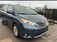 2014 Toyota Sienna XLE 7-Passenger Auto Access Seat