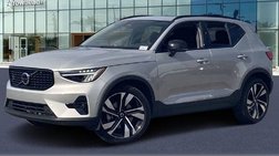 2023 Volvo XC40 B4 Plus Dark Theme