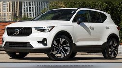 2023 Volvo XC40 B5 Plus Dark Theme