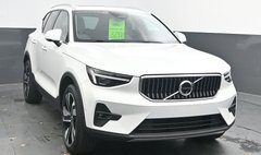 2024 Volvo XC40 B5 Ultimate Bright Theme