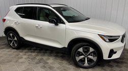 2023 Volvo XC40 B5 Plus Dark Theme