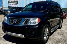 2011 Nissan Pathfinder LE