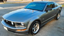 2005 Ford Mustang GT Deluxe