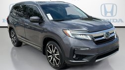 2022 Honda Pilot Touring w/Rear Captain's Chairs