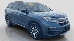 2022 Honda Pilot Touring w/Rear Captain's Chairs