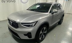 2025 Volvo XC40 B5 Plus Bright Theme