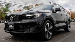2025 Volvo XC40 B5 Plus Dark Theme