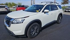 2022 Nissan Pathfinder SV