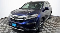 2022 Honda Pilot Touring w/Rear Captain's Chairs