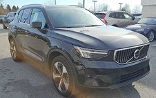 2025 Volvo XC40 B5 Plus Bright Theme