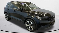 2024 Volvo XC40 B5 Plus Dark Theme