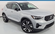 2024 Volvo XC40 B5 Ultimate Dark Theme