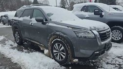 2023 Nissan Pathfinder SL