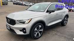 2025 Volvo XC40 B5 Plus Dark Theme