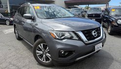 2018 Nissan Pathfinder SV