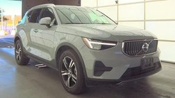 2025 Volvo XC40 B5 Core Bright Theme