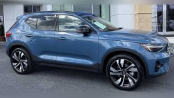 2024 Volvo XC40 B5 Plus Dark Theme