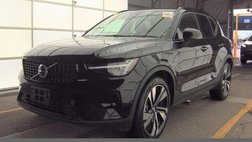 2025 Volvo XC40 B5 Plus Dark Theme
