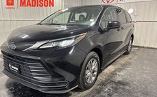 2024 Toyota Sienna LE 8-Passenger