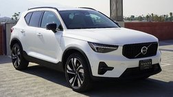 2025 Volvo XC40 B5 Ultra Dark Theme