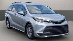 2022 Toyota Sienna LE 8-Passenger