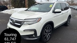2019 Honda Pilot Touring w/Rear Captain's Chairs